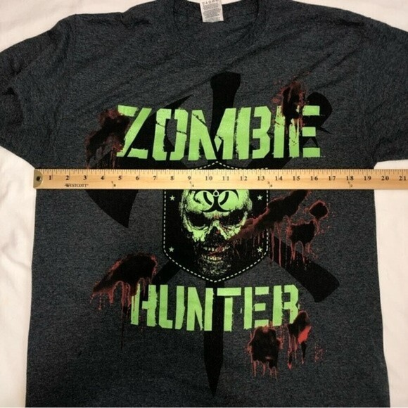 Zombie Hunter Gray Tee T-Shirt SZ M - Picture 3 of 6